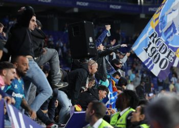 Aficionados del Espanyol impiden al Barcelona celebrar el título en su estadio