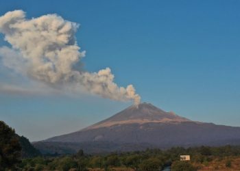 Aeropuerto de Ciudad de México reanuda operaciones tras suspenderlas por volcán Popocatépetl