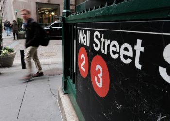 Wall Street cierra a la baja con menor confianza