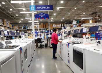 Confianza de los consumidores en EE.UU. cae en mayo a mínimo desde noviembre