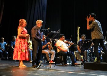 Plácido Domingo ensaya con la Orquesta Sinfónica de El Salvador y sus grandes artistas invitados