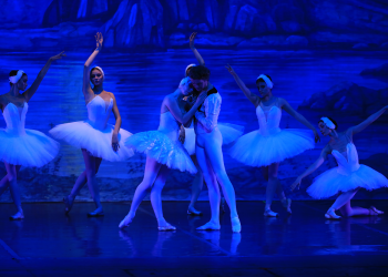 El romanticismo de «El Lago de los Cisnes» con el ballet ruso