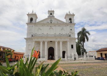 Suchitoto: lugar de pájaros, flores, arte y cultura
