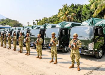 Fuerza Armada recibe 15 camiones para combatir pandillas y atender emergencias