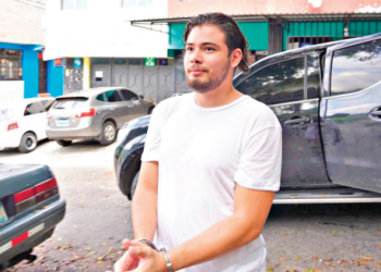 Seguirá preso por vender boletos falsos