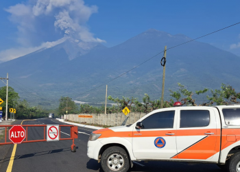 Volcán de Fuego de Guatemala inicia erupción lanzando ceniza y lava