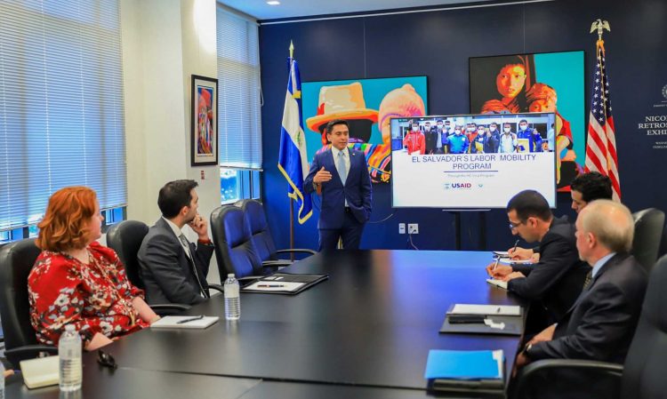 El director de Diáspora y Desarrollo, Gerardo Pérez, presentó el programa a empresas estadounidenses.