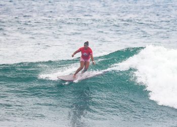 Sindy Portillo fue segunda pero avanzó a tercera ronda en el ISA World Longboard Championship