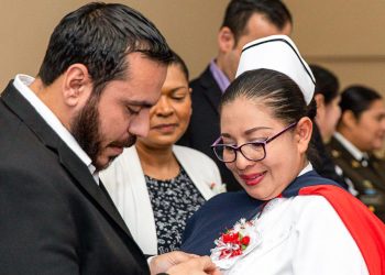 Ministerio de Salud entrega reconocimiento al personal de enfermería