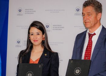 El Salvador y empresa belga ASL Airlines Belgium firman memorándum de colaboración