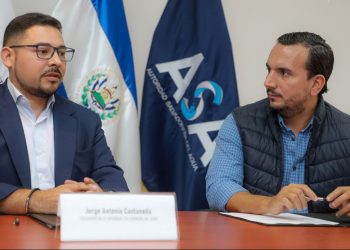 Alcalde de Zaragoza firma convenio para instalación de máquina de generación atmosférica de agua potable