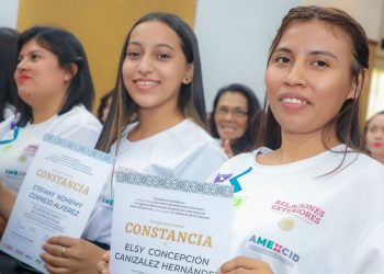 Tejido Social y Embajada de México en El Salvador entregan 259 diplomas de talleres vocacionales