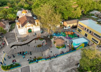 La Dirección de Obras Municipales inaugura moderno parque municipal en Torola, Morazán