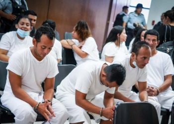 Envían a juicio a 30 pandilleros que extorsionaron, traficaron y planearon asesinar a varias personas en San Salvador