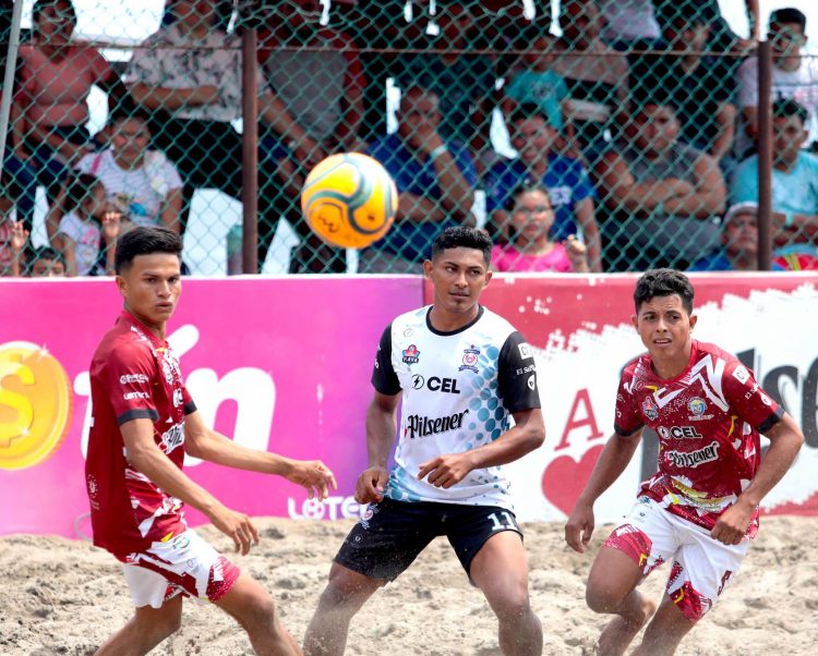La Pirraya cayó ante Rancho Viejo en la Liga de Fútbol Playa. Foto: Indes.