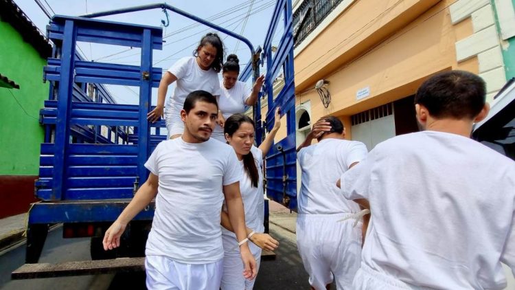 La audiencia de imposición de medidas se dearrollará en el juzgado de Santa Ana. Foto FGR.