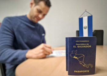 Cancillería entrega más de 885 mil pasaportes