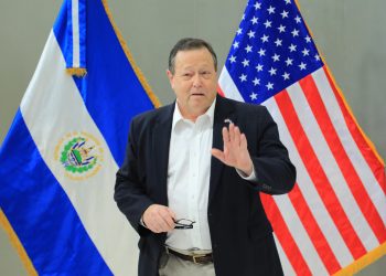 Embajador de EE. UU. afirma que en El Salvador hay libertad para los medios de comunicación