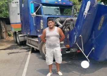 Conductor de rastra que manejaba con 127° de alcohol es detenido por conducción peligrosa