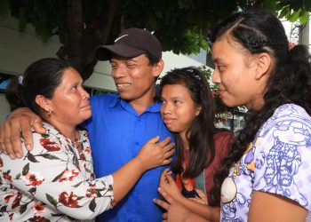 Nuevo contingente de trabajadores parte hacia Canadá 