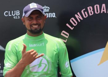 Amado de Jesús Alvarado con boleto en mano para Juegos Panamericanos Santiago 2023