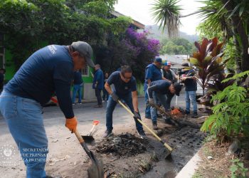 Gobernación realizan jornada de limpieza en tragantes de la comunidad El Milagro, en San Jacinto
