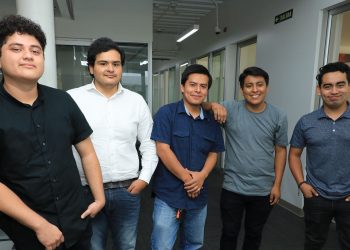 Editorial mexicana selecciona a físicos salvadoreños