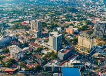 Economía de El Salvador sigue dinámica tras superar retos externos