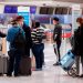 Anticipan grandes multitudes para temporada de viajes de verano en EE. UU. y altos precios