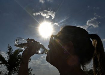 Calor continuará en El Salvador durante este fin de semana acompañado de lluvias