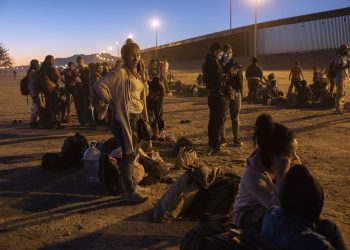 Estados Unidos lanza operativo de expulsión de migrantes en El Paso