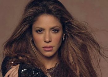 Shakira presenta «Acróstico», una canción dedica a sus hijos Sasha y Milán