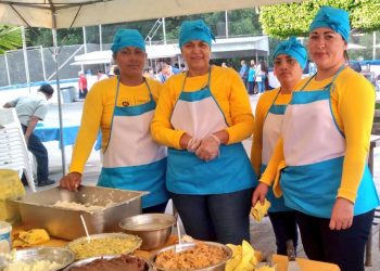 Mujeres en fase de confianza instalaron un agromercado