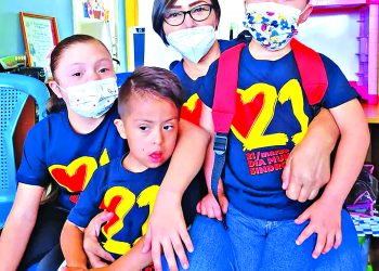 Una madre dedicada a trabajar con niños de capacidades especiales