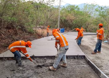 El Fovial está reparando calles de zonas rurales en Santa Rosa de Lima, La Unión