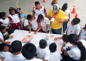 Estudiantes aprenden sobre seguridad vial en El Carmen, Cuscatlán