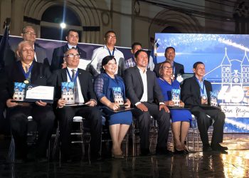 Entregan medallas al mérito a 10 migueleños