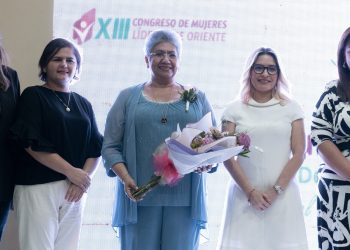 Camarasal filial San Miguel entrega reconocimiento a mujer destacada de 2023