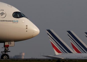 Francia prohíbe vuelos interiores cortos