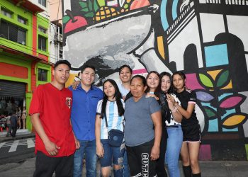 Con la venta de verduras y futas, salvadoreña saca adelante a siete hijos