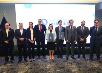 Gobierno de El Salvador y sector empresarial firman acuerdo de producción limpia