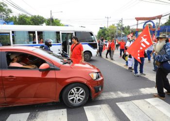 Alcaldía de San Salvador realiza limpieza en espacios públicos utilizados durante las marchas