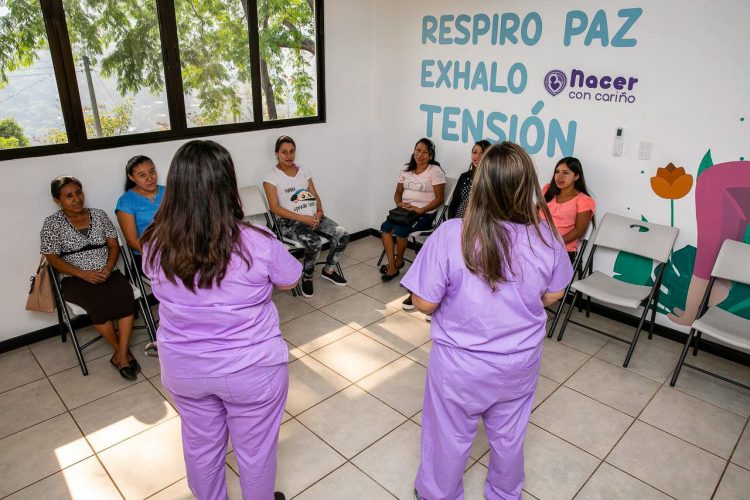 Atención. Cada mamá recibe un trato individualizado, acorde a las necesidades de su embarazo, garantizando su bienestar. Foto: Despacho de la primera dama.