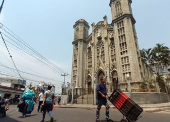 Avanzan trabajos de recarpeteo en calles aledañas a la Iglesia El Calvario