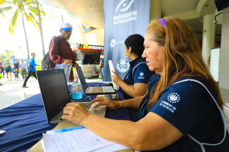 Los segmentos de los cuales provienen más atenciones a los usuarios son servicios financieros, de telecomunicaciones, inmuebles y electrodomésticos