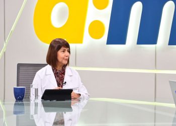 El Gobierno ha entregado más de 4,000 aparatos auditivos a niños y adultos