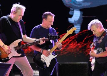 Mucho rock y una lluvia de recuerdos: el regalo de Hombres G