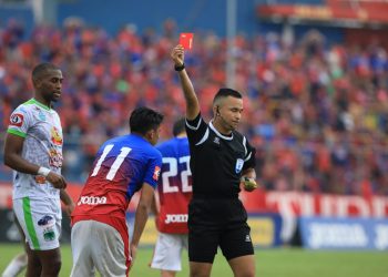 Efrén Marenco, entrenador de FAS: «Con FAS algo está pasando con el arbitraje, no quiero pensar en cosas malas»