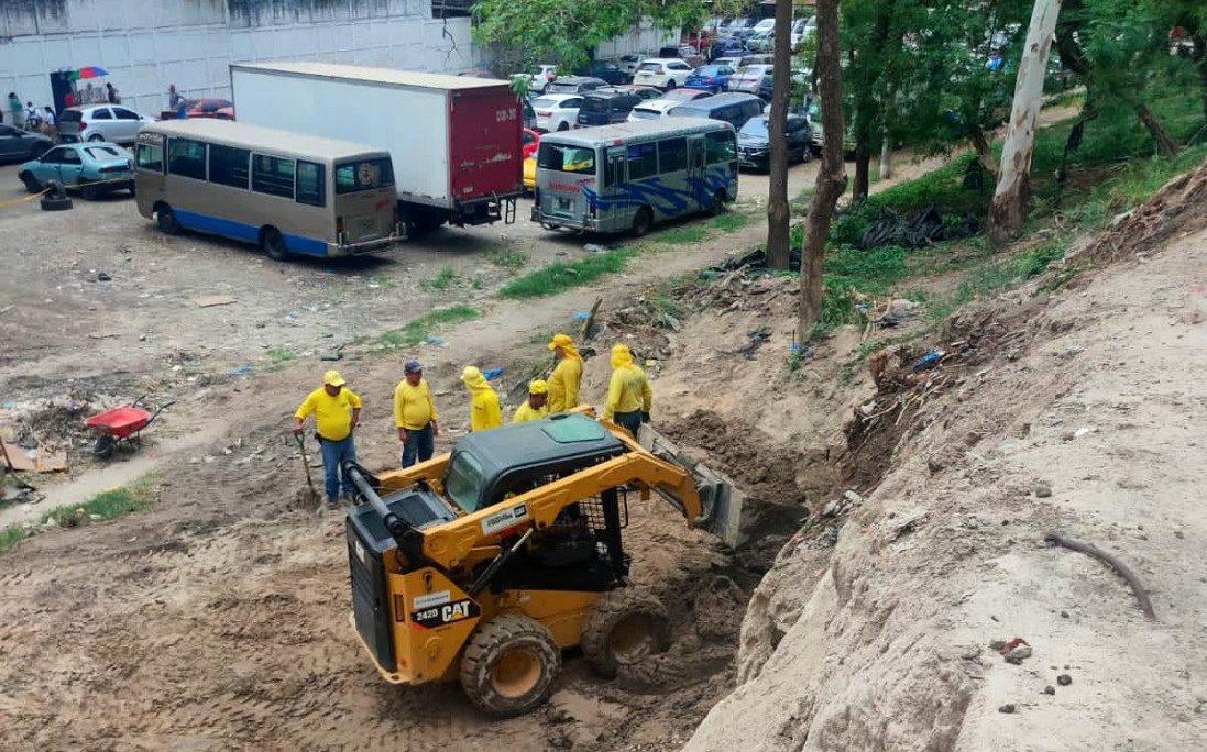 Obras Públicas Avanza Con Trabajos De Mitigación En Condominios Zacamil