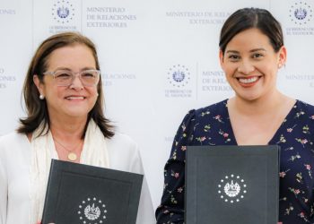 Cancillería e ISTU firman convenio para promover turismo con la diáspora salvadoreña